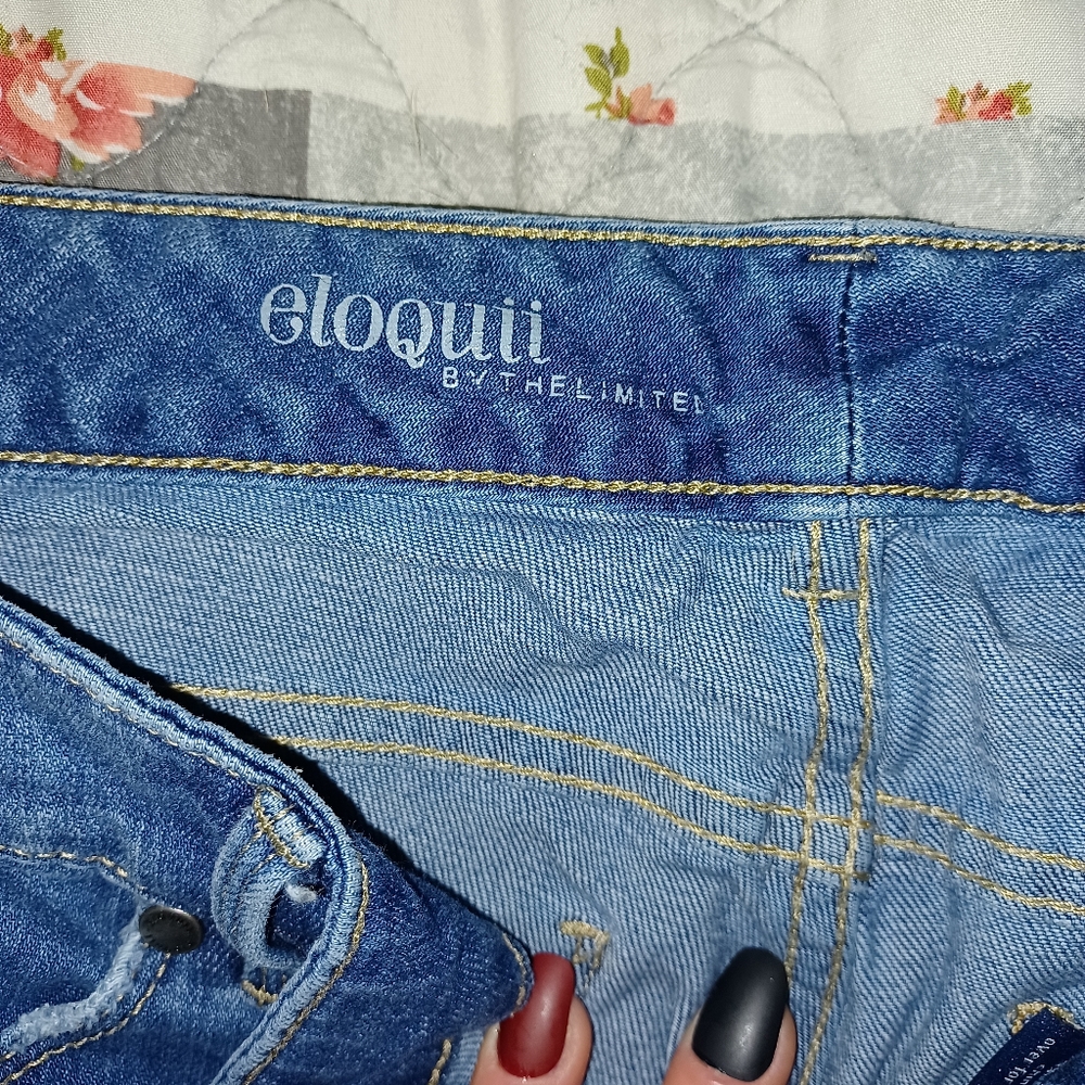 Shorts - Picture 3 of 3